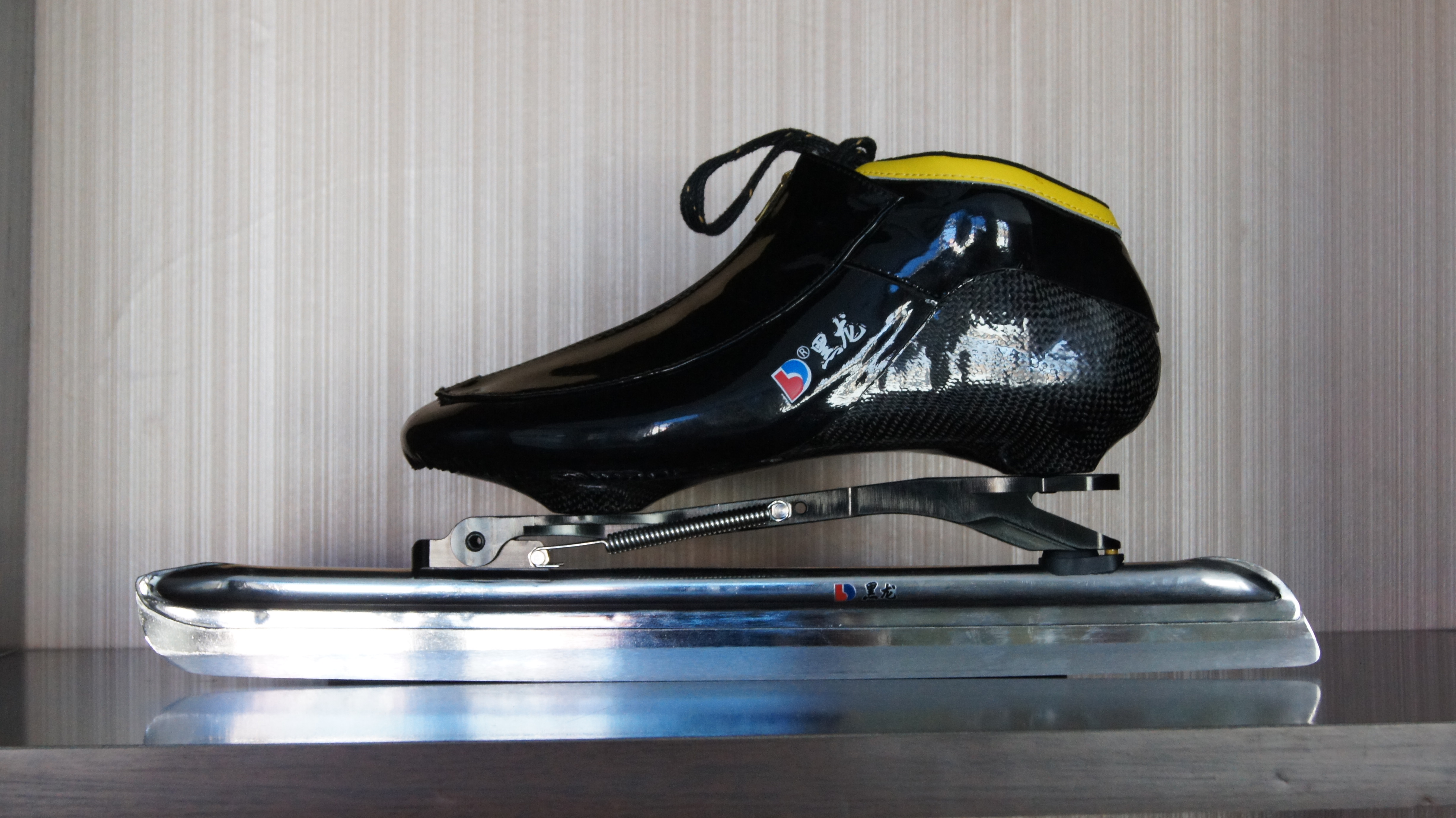 中级大道速滑刀鞋-齐齐哈尔黑龙冰刀制造有限公司