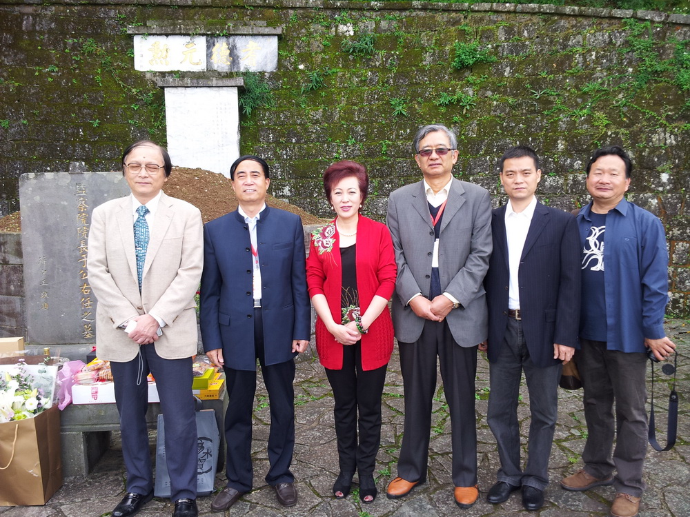 张一千会长带领中国艺术家参加《纪念于右任先生逝世49周年》活动