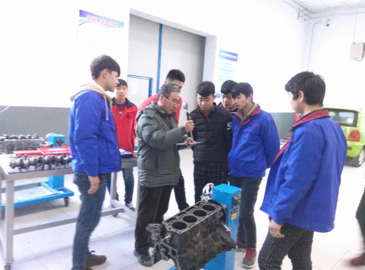 机电工业学校汽车工程系组织14级,15级中德汽修5个班级进行了期末考试