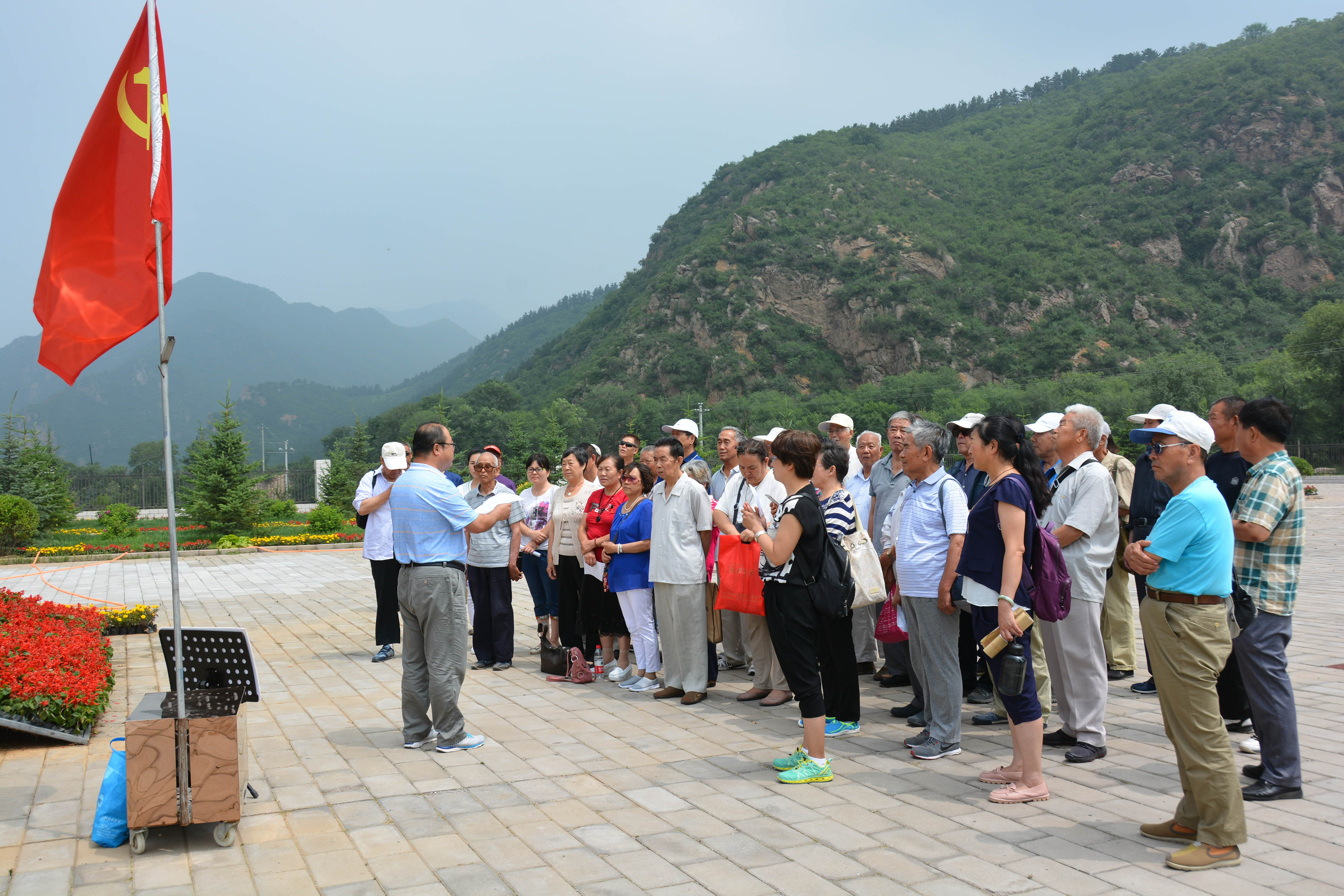 离退休党支部组织党员活动日