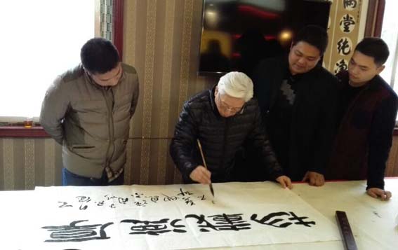 王佐平将军;安化县书法家协会名誉主席蒋稳岩老师,副主席刘东生老师