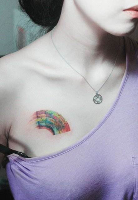 胸部彩虹遮盖纹身，彩虹纹身含寓意与解说