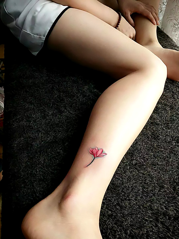 脚踝小清新纹身花朵纹身-武汉龙族纹身