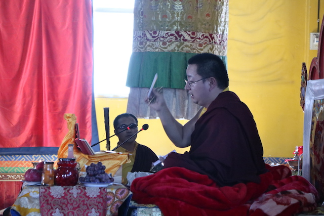 康区囊谦县举行第十四届前译宁玛世界和平祈愿法会,主寺如实迎请了