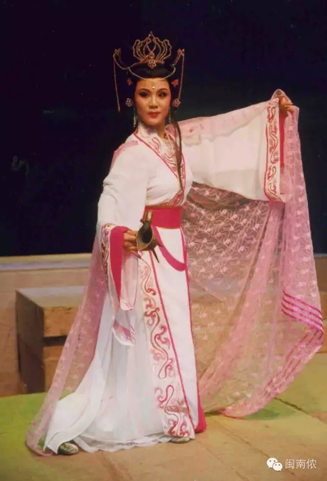 批"优秀青年科技人才"的称号——杨月霞郑秀琴(芗剧剧照)国家一级演员