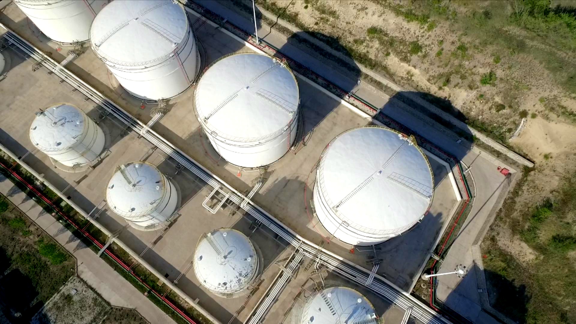 2016.6.7 鸿海传媒为中国呼伦贝尔油库拍摄企业宣传片