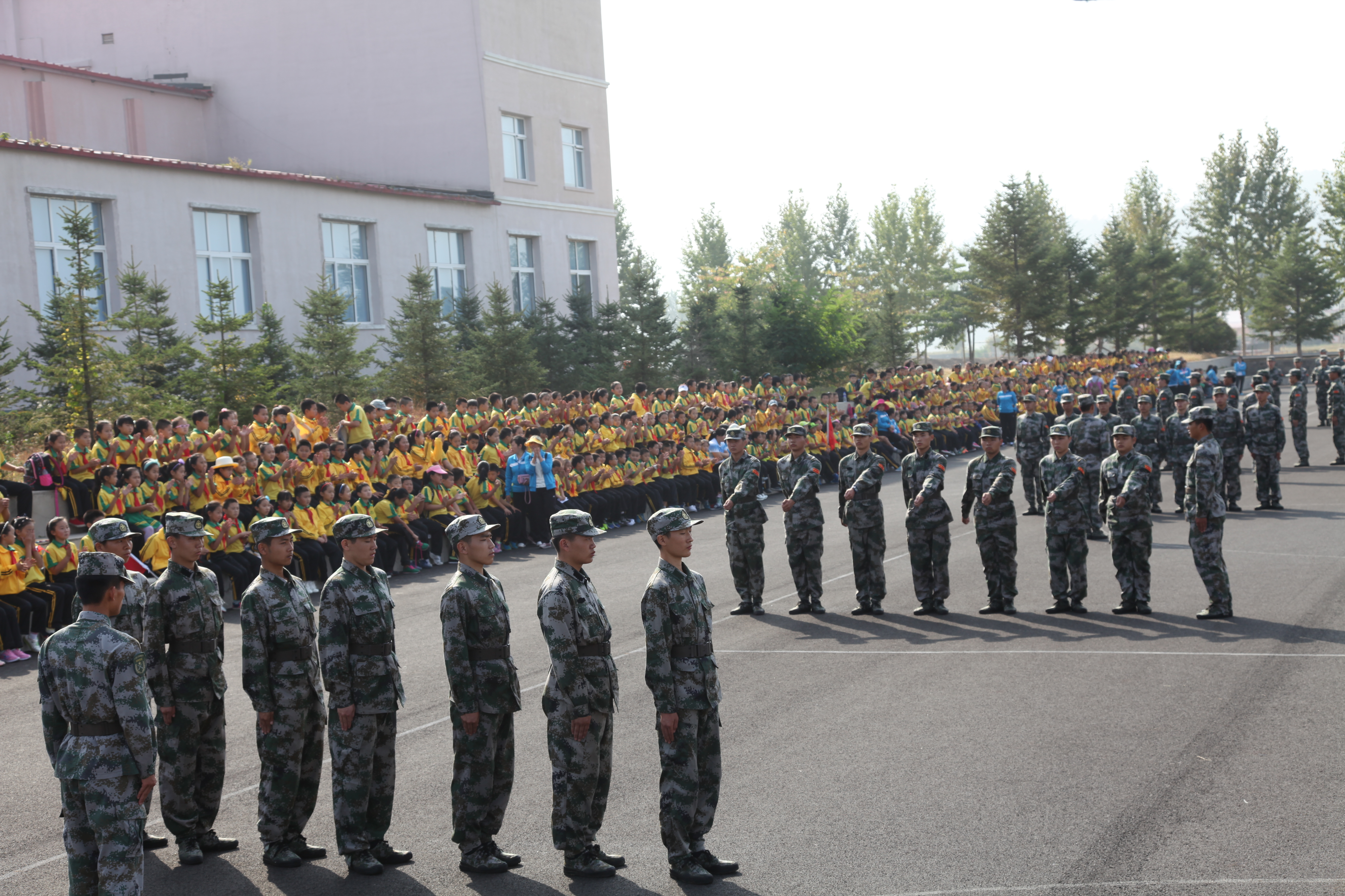 走进绿色军营 0202增强国防意识