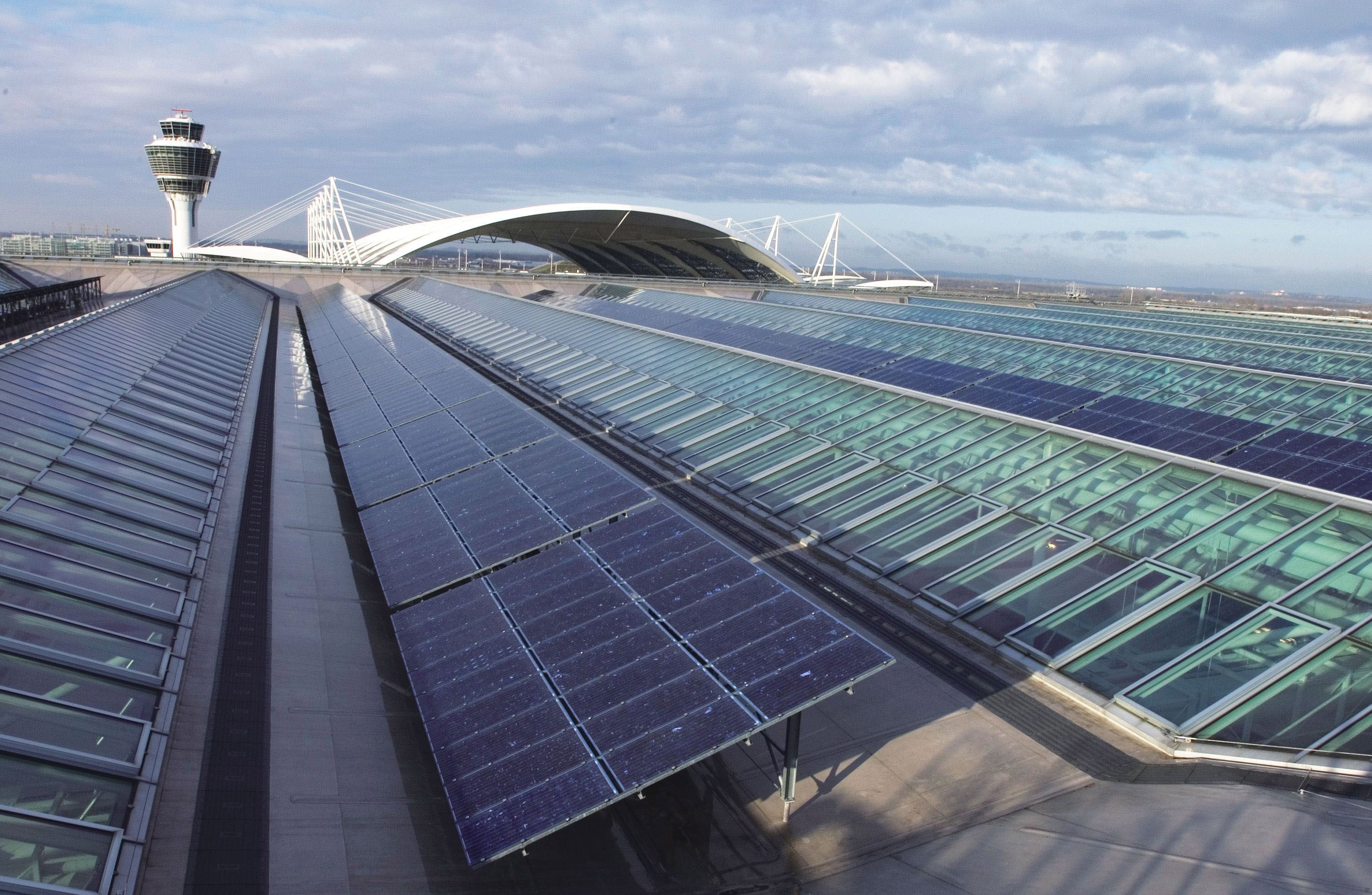 多余电量上网且在配电系统平衡调节为特征的光伏发电设施