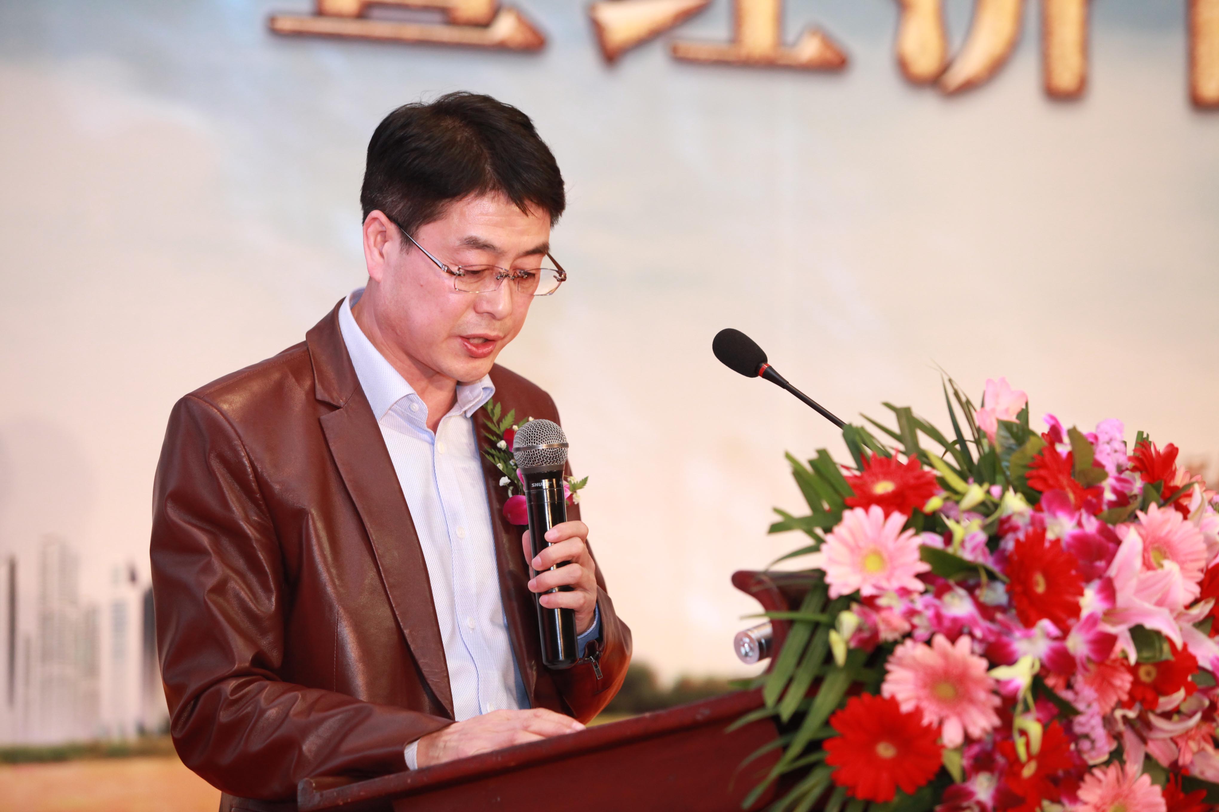 我是来自兆尚邦国际投资管理有限公司的郑海成,很高兴也很荣幸受