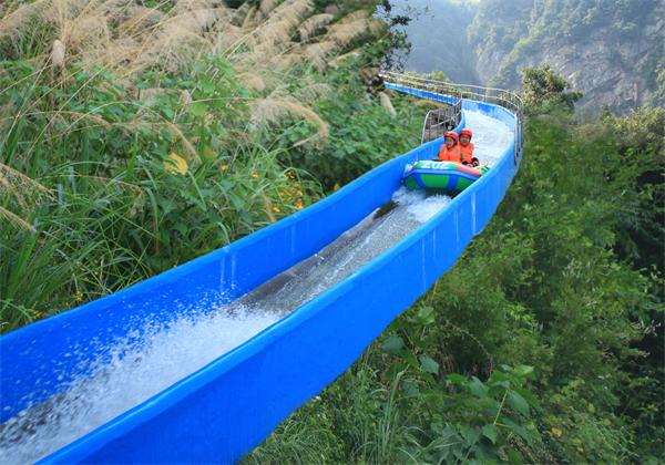 世界上落差最大的漂流水滑道——黄梅县玫瑰谷漂流水滑道