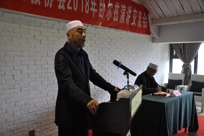 伊协还邀请了甘肃省少数民族古籍整理研究与出版办公室研究员虎隆老师