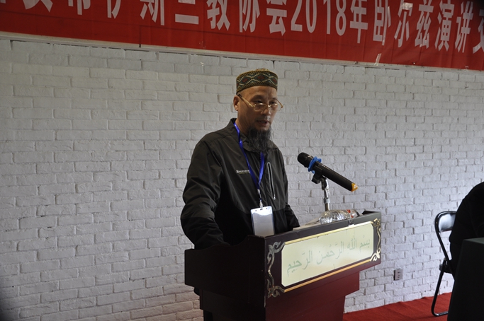 伊协还邀请了甘肃省少数民族古籍整理研究与出版办公室研究员虎隆老师