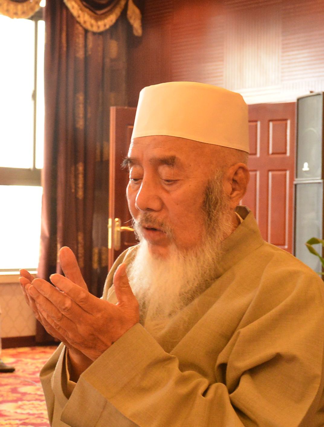 孙义学会长在致辞中对各清真寺阿訇和寺管会成员在尊贵的斋月里,不辞