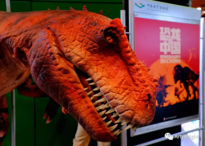 《恐龙在中国》首秀 ——主人公特暴龙古川突现中国科技馆引轰动-合众