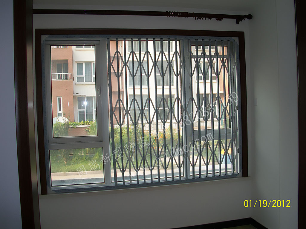 伸缩防盗窗