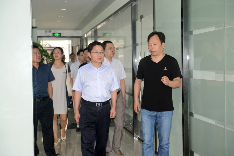 市委常委,副市长黄然一行莅临集团调研众创空间建设情况-铜陵新能科技