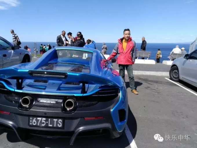 和豪车来张合影吧!