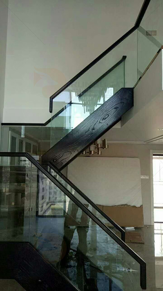 楼梯玻璃护栏安装方法图片