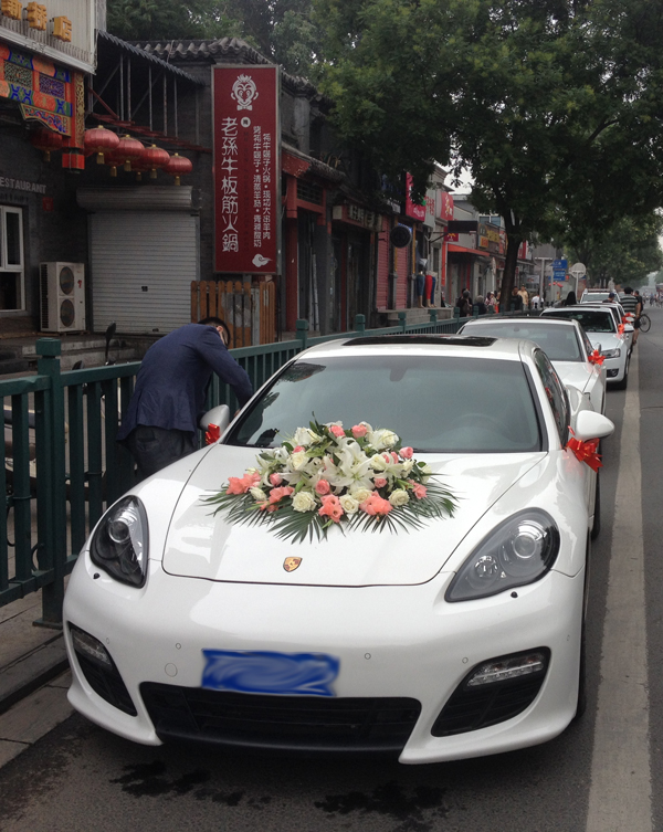 白色保时捷panamera 婚车