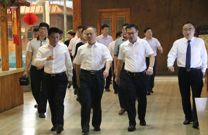 代市长马宏伟,在滕州市副市长樊猛,市政府党组成员,办公室主任邢军