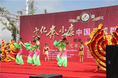 图为开场舞蹈《中国美》.