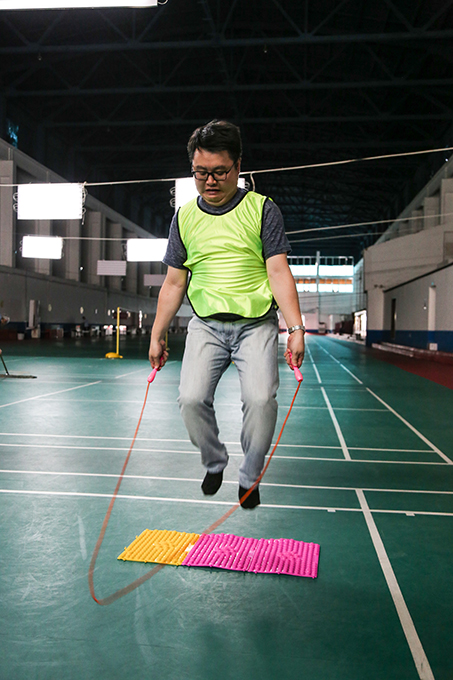 奔讯杯运动会精彩集锦之指压板跳绳