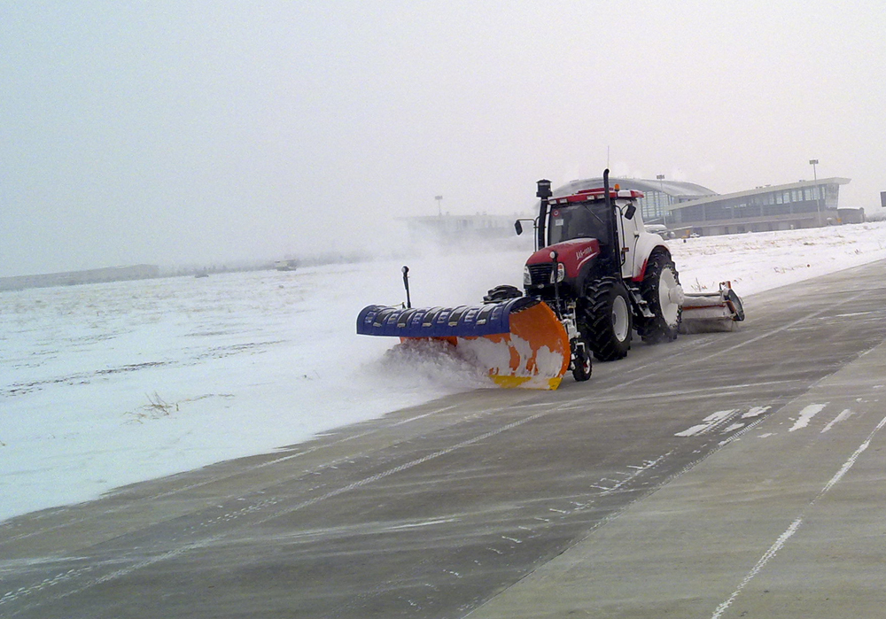 拖拉机除雪设备-北京中禹航机电设备有限公司