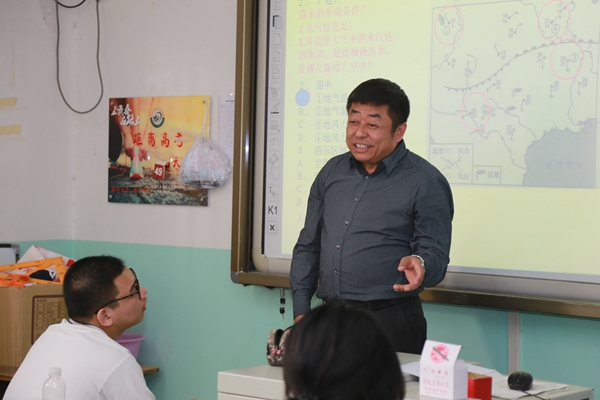 学校李发兆校长,高碑店校区主管马万成校长,高中教学凌少双主任,曹永