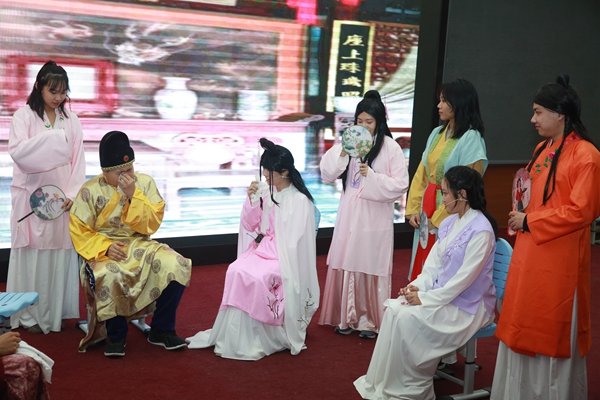 高二年级课本剧展演《红楼梦》专场盛装开演-北京市第十七中学