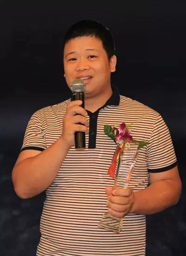 "蜂疗抗癌孝子"—曾伟老师专家介绍教授,针灸推拿学专业博士生导师.