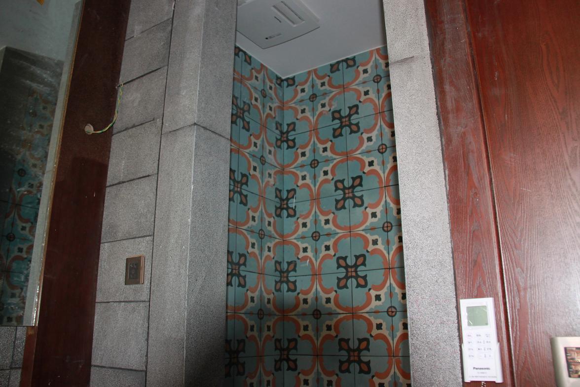 内部的装修使用了民国期间的一些瓷砖的样式,这也是民国时昆明有钱